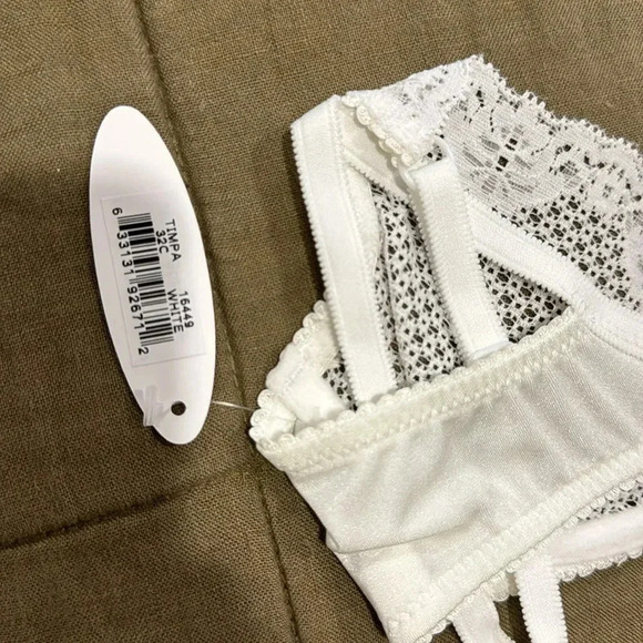 TIMPA NWT Duet Lace Demi Bra White Underwire Shallow Cup 32C - Picture 7 of 8